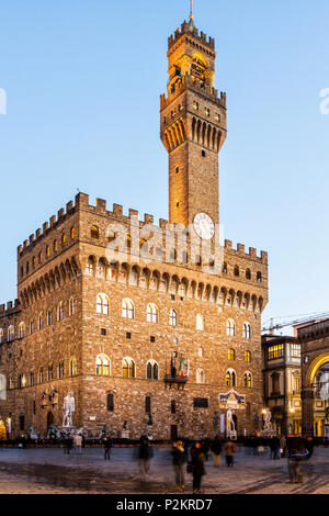 Palazzo Vecchio a sera. Firenze, Provincia di Firenze, Italia. Foto Stock