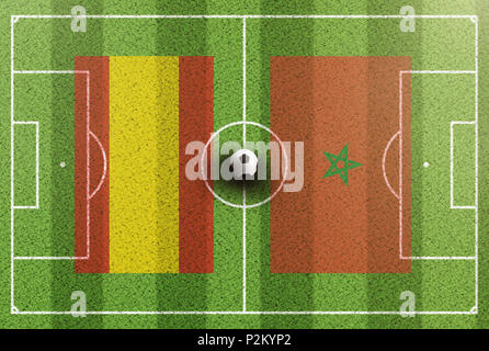 Vista superiore del verde del campo di calcio con le bandiere di Spagna e Marocco Foto Stock