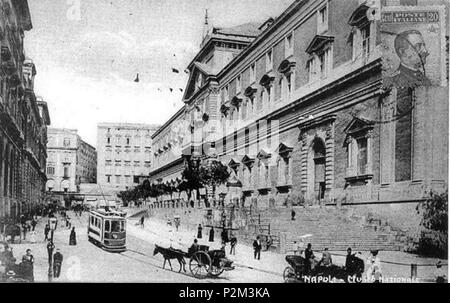 . Italiano: Napoli - Museo Nazionale (cartolina). Foto ritoccata sulla Alinari cat. 11017G: p.es. sostituito il tram con uno più recente. Xix secolo. 52 sconosciuto MANN 2, post card Foto Stock