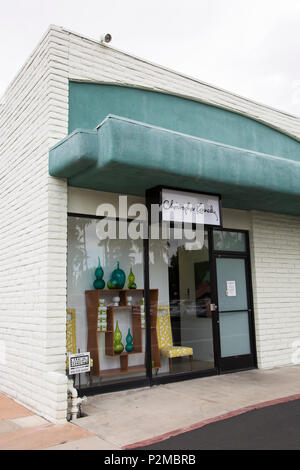 Interno ed esterno a Christopher Kennedy Store in Palm Springs, California Foto Stock