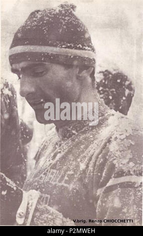 . Inglese: Renzo Chiocchetti (1971) Italiano: Renzo Chiocchetti nel 1971 . 1971. Scuola alpina della Gardia di Finanza 75 Renzo Chiocchetti 1971 Foto Stock