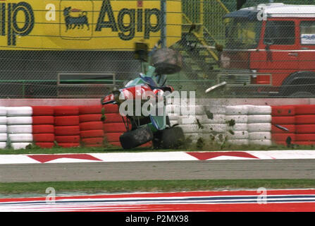 . Italiano: Incidente di Rubens Barrichello durnte la prima giornata di rivelarsi del Gran Premio di San Marino 1994 a Imola . Il 29 aprile 1994. Unknown 78 Rubens Barrichello (GP di San Marino 1994) - 02 Foto Stock