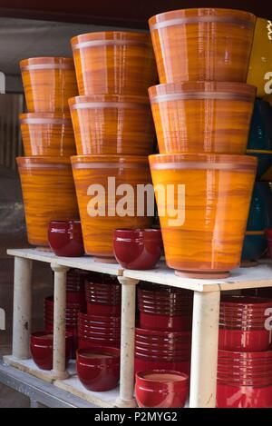 Francia, Tarn, Albi, le ceramiche di Albi etichettati entreprise du Patrimoine Vivant, fuori del forno Foto Stock