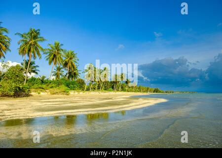 Thailandia, Trang provincia, Ko Sukorn isola, lunga spiaggia della costa sud-occidentale Foto Stock