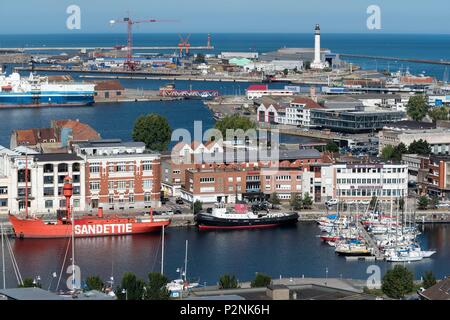 Francia, Nord, Dunkerque, Museo di porta e la duchessa Anna Nave, Sandette e Entreprenant nel bacino di trading, Dunkerque Grand Dock, Mare del Nord Foto Stock