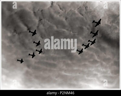 . Italiano: Aereo Savoia Marchetti SM.81° stormo in volo . prima di 1960. 80 sconosciuto Savoia Marchetti SM.81° stormo in volo Foto Stock