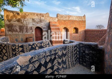 Il Burkina Faso, Regione Center-Sud, Nahouri provincia, Tiebele, Kunkolo camp-inn con la tipica architettura Kassena Foto Stock