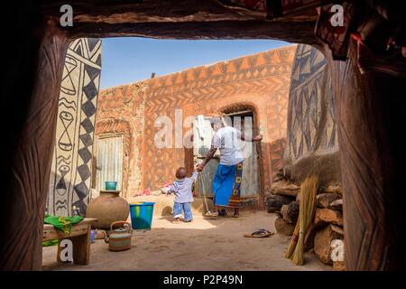 Il Burkina Faso, Regione Center-Sud, Nahouri provincia, Tiebele, il Royal Court è una straordinaria testimonianza delle tradizioni Kassena e architettura Foto Stock