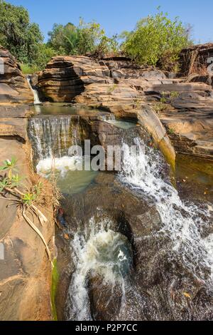 Il Burkina Faso, Banfora, capitale della regione di Cascades e provincia Comoe, Karfiguela cascate o Banfora cascate lungo il fiume Comoe Foto Stock