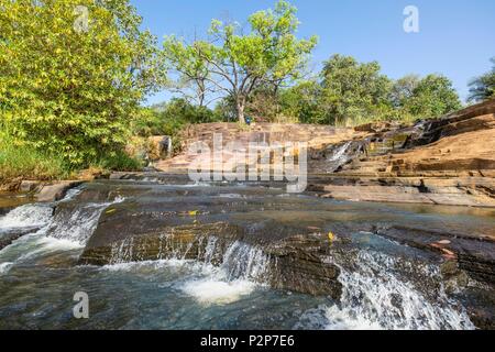 Il Burkina Faso, Banfora, capitale della regione di Cascades e provincia Comoe, Karfiguela cascate o Banfora cascate lungo il fiume Comoe Foto Stock