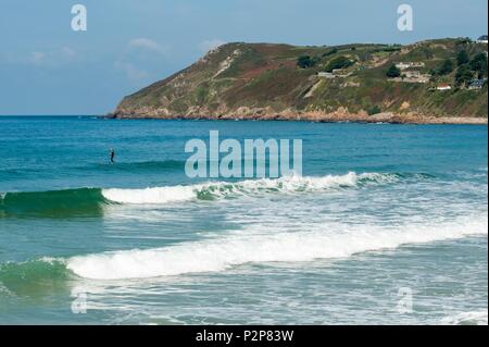 Francia, Manche, Cotentin, Les Pieux, Sciotot cove, Flamanville Cape Foto Stock