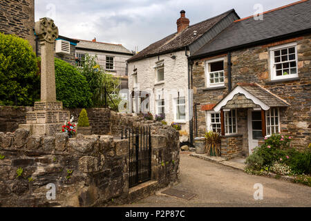 Regno Unito, Cornwall, Bodmin Moor, St Neot, Tripp Hill, cottage e villaggio Memoriale di guerra Foto Stock