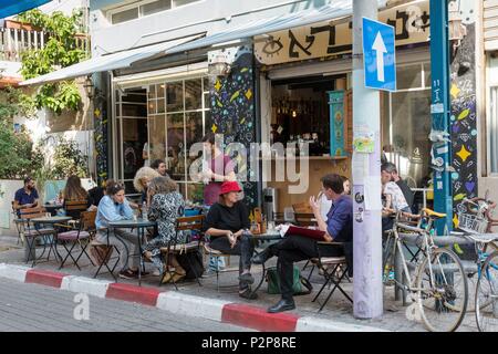 Israele, Tel Aviv, Kerem Hateimanim quartiere yemenita, elegante terrazza Foto Stock