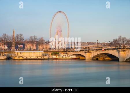 Francia, Parigi, zona elencata come patrimonio mondiale dall' UNESCO, Gennaio 2018 alluvione, la Grande Roue sulla Place de la Concorde, nevicate di 07/02/2018 Foto Stock