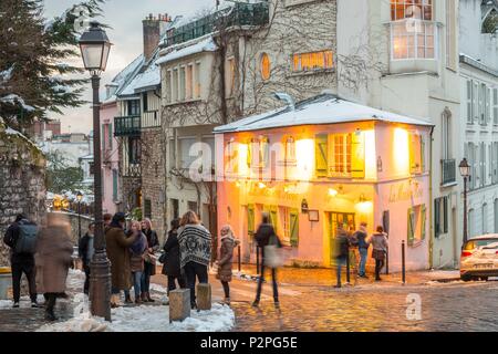 Francia, Parigi, Montmartre, la Maison Rose, nevicate su 07/02/2018 Foto Stock