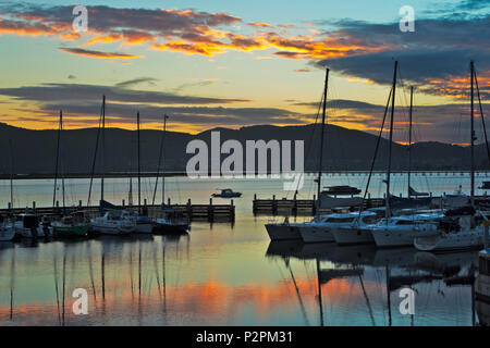 Barche a vela nel porto, Knysna, Provincia del Capo Occidentale, Sud Africa Foto Stock
