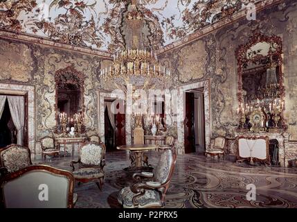 SALON GASPARINI TAMBIEN Conocida como CAMARA DEL REY O EL VESTIDOR - 1737-1768 - SUELO DE MARMOL. Autore: Matías Gasparini (XVIII sec.). Posizione: Palacio Real-interno, MADRID, Spagna. Foto Stock