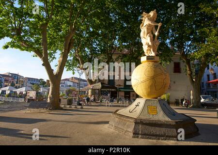 Francia, Herault, Agde, Piazza Marina, statua di Anfitrite, dea del mare Foto Stock