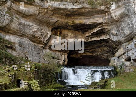 Francia, Doubs, Ouhans, Cliff, fonte della Loue, alla ricomparsa del Doubs Foto Stock