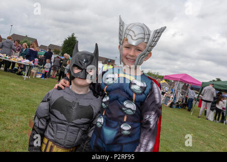 Grande Sankey, Cheshire, Inghilterra, Regno Unito. 16 Giugno 2018 - e per il divertimento di tutta la famiglia giorno al grande Sankey, Cheshire, Inghilterra, UK Credit: John Hopkins/Alamy Live News Foto Stock