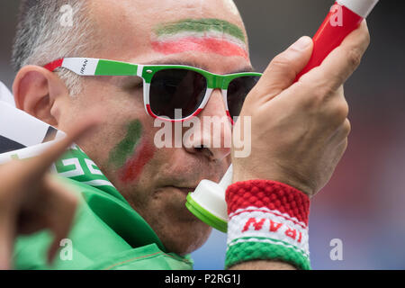 Un ventilatore iraniano con Troete, trote, Ventilatore, ventole, spettatori, sostenitori, sostenitori, ritratti, Portrsst, Ritratto, vicino Marocco (MAR) - Iran (IRN) 0: 1, Turno preliminare, gruppo B, gioco 4, su 15.06 .2018 in San Pietroburgo; Coppa del Mondo di Calcio 2018 in Russia dal 14.06. - 15.07.2018. | Utilizzo di tutto il mondo Foto Stock