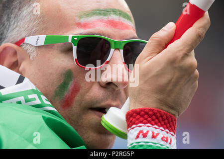 Un ventilatore iraniano con Troete, trote, Ventilatore, ventole, spettatori, sostenitori, sostenitori, ritratti, Portrsst, Ritratto, vicino Marocco (MAR) - Iran (IRN) 0: 1, Turno preliminare, gruppo B, gioco 4, su 15.06 .2018 in San Pietroburgo; Coppa del Mondo di Calcio 2018 in Russia dal 14.06. - 15.07.2018. | Utilizzo di tutto il mondo Foto Stock