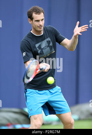 Queens Club di Londra, Regno Unito. 16 Giugno, 2018. La classica struttura i campionati di tennis; Andy Murray (GBR) durante una sessione pratica su corte sette dopo il successo della chirurgia dell'anca due giorni prima di competere contro il mondo numero 24 Nick Kyrgios (AUS) Credito: Azione Sport Plus/Alamy Live News Foto Stock