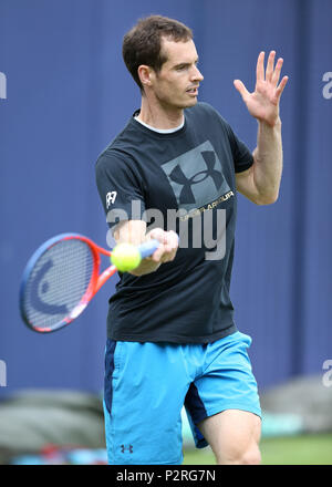 Queens Club di Londra, Regno Unito. 16 Giugno, 2018. La classica struttura i campionati di tennis; Andy Murray (GBR) durante una sessione pratica su corte sette dopo il successo della chirurgia dell'anca due giorni prima di competere contro il mondo numero 24 Nick Kyrgios (AUS) Credito: Azione Sport Plus/Alamy Live News Foto Stock