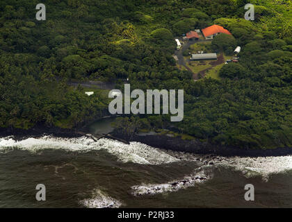 Pahoa, Hawaii, Stati Uniti d'America. Il 6 giugno, 2018. Per ora il Pohoiki calda primavera stagno è ancora intatti come il Vulcano Kilauea lower east Zona di rift eruzione continua il Mercoledì, 6 giugno 2018, nelle Hawaii. Foto di L.E. Baskow/LeftEyeImages Credito: L.E. Baskow/ZUMA filo/Alamy Live News Foto Stock