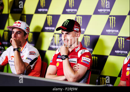 Circuito de Barcelona-Catalunya, Barcelona, Spagna. 16 Giugno, 2018. Gran Premi Monster Energy de Catalunya, MotoGP di Catalogna, qualifica; Jorge Lorenzo DEL DUCATI MOTOGP TEAM gesti dopo aver preso la pole position Credito: Azione Sport Plus/Alamy Live News Foto Stock