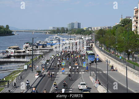 Grande giornata fuori in budapest city, escursioni in bicicletta Foto Stock