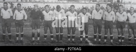 . Italiano: La formazione della forza e coraggio che nel 1946-1947 affrontò il Poligrafico Roma (0-0) . Il 31 luglio 2015, 10:41:23. Sconosciuto 10 Avezzano Forza e coraggio 1946 47 Foto Stock