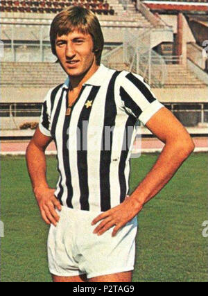 . Italiano: Il calciatore italiano Gianpietro Marchetti alla Juventus nella prima parte della stagione 1971-72, fotografato all'interno dello stadio Comunale di Torino. circa 1971. 34 sconosciuto Gianpietro Marchetti - 1971 - Juventus FC Foto Stock