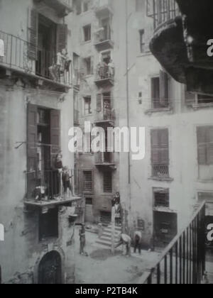 . Italiano: il centro storico di Verona in una foto d'epoca. 19 luglio 2008, 13:40:23. 67 sconosciuto PalazziCentroStoricoVr-vecchio Foto Stock