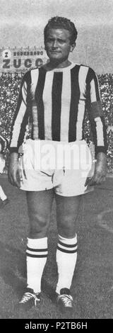 . Italiano: Il calciatore italiano Giampiero Boniperti per la prima volta con la fascia di capitano della Juventus. 1950s. 33 sconosciuto Giampiero Boniperti, per la prima volta la Juventus FC capitano Foto Stock