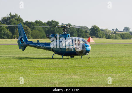 Westland SA341B Gazelle AH1 completamente ristrutturato ex army air corp elicottero che fa ora parte della Gazzella Squadron Team Display Foto Stock