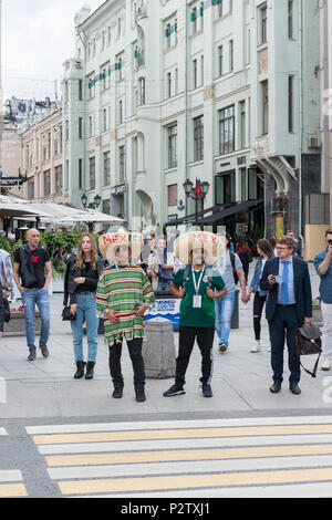 Mosca, Russia - 13 June, 2018: immagine verticale di messicani ventilatori per la Coppa del Mondo a Mosca, Russia Foto Stock