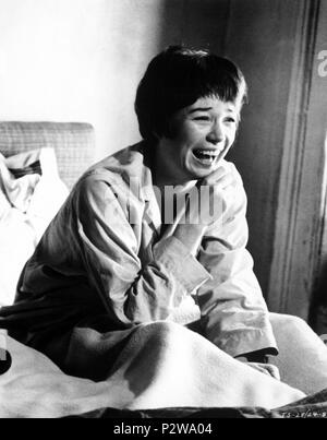 Pellicola originale titolo: DUE PER L'altalena. Titolo inglese: due per l'altalena. Regista: ROBERT WISE. Anno: 1962. Stelle: SHIRLEY MACLAINE. Credito: United Artists / Album Foto Stock