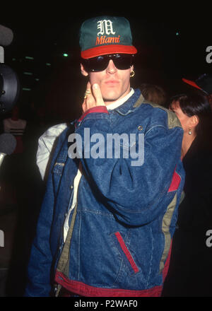 LOS ANGELES, CA - 17 ottobre: Rapper gelato alla vaniglia, aka Robert Matthew Van Winkle partecipa alla premiere di 'Cool come ghiaccio' il 17 ottobre 1991 a Los Angeles, California. Foto di Barry re/Alamy Stock Photo Foto Stock