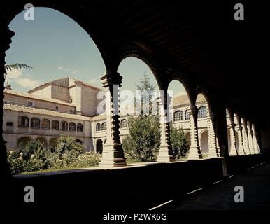 CLAUSTRO del Convento de Santo Tomas - SIGLO XV. Posizione: Convento de Santo Tomas, AVILA, Spagna. Foto Stock