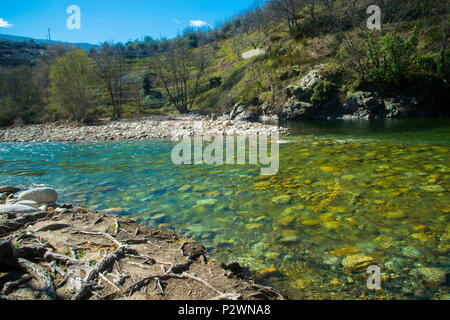 Fiume Jerte. Cabezuela del Valle, provincia di Cáceres, Estremadura, Spagna. Foto Stock