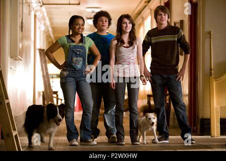 Pellicola originale titolo: HOTEL PER CANI. Titolo inglese: HOTEL PER CANI. Regista: THOR FREUDENTHAL. Anno: 2009. Stelle: Emma Roberts; KYLA PRATT; TROY GENTILE; JOHNNY SIMMONS. Credito: DREAMWORKS SKG / TRUEBLOOD, JAMIE / Album Foto Stock