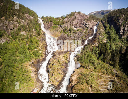 Foto di Latefossen - rapido cascata in Norvegia. Vista aerea, l'estate. Foto Stock