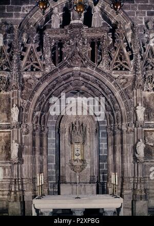 CAPILLA DEL SANTO CALIZ - retablo gotico FLAMIGERO CON ALTORRELIEVES DE ALABASTRO DE GIULIANO POGGIBONSI - SIGLO XV. Autore: DALMAU ANTONIO / FLORENTI JULIA. Posizione: CATEDRAL-interno, VALENCIA, Spagna. Foto Stock