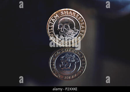 Speciale edizione 2016 due sterlina moneta (£2), in riconoscimento del quattrocentesimo anniversario di William Shakespeare la morte Foto Stock
