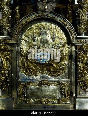 Dettaglio di un rilievo di argento dall'altare principale della Cattedrale di Santiago de Compostela. Rappresentazione dell'Ultima Cena. Santiago de Compostela, provincia di La Coruña,. La Galizia, Spagna. Foto Stock