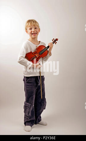 Generico - giovane ragazza con il suo violino Foto Stock