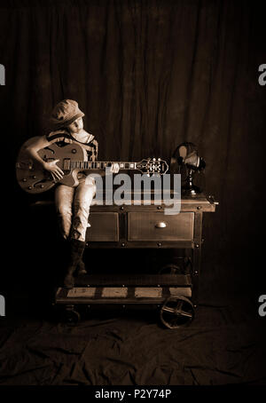 Ragazza giovane suonando il blues su un semi acoustic guitar elettrico, Foto Stock