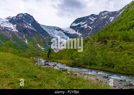 Il Ghiacciaio Briksdal in Norvegia- natura straordinaria Foto Stock