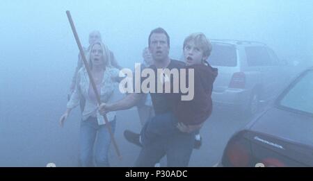 Pellicola originale titolo: la nebbia. Titolo italiano: la nebbia. Regista: FRANK DARABONT. Anno: 2007. Stelle: Thomas Jane; Laurie Holden; NATHAN GAMBLE. Credito: DARKWOODS PRODUCTIONS/DIMENSION FILMS / Album Foto Stock